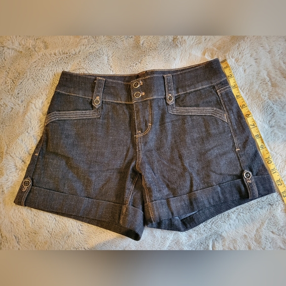 Shorts Army Green White House Black Market - Taille 4, Occasion Excellent état, Style Retroussé